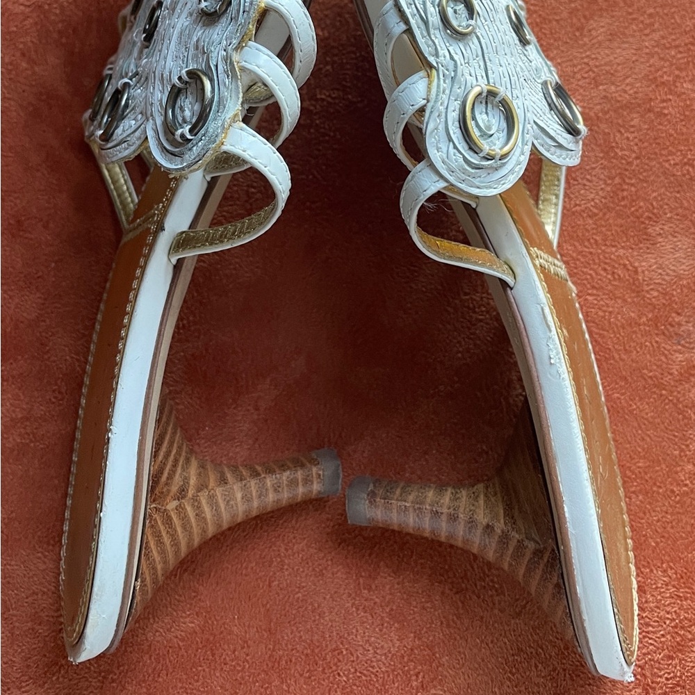 TAHARI White LEATHER PARADISE Strappy SANDALS Size 9M - Picture 13 of 16